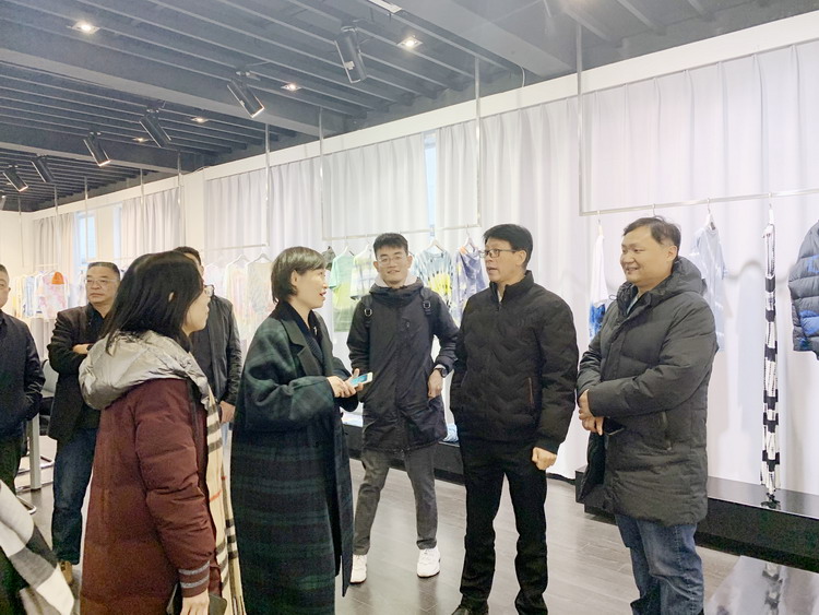 中國紡織品進出口商會、海安市商務局領導一行來訪華藝調(diào)研.jpg